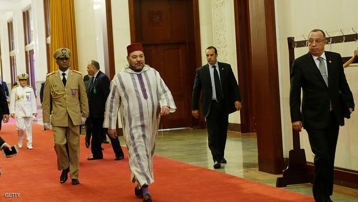 Morocco's King Mohammed VI (C) arrives for a meeting with China's Premier Li Keqiang (not pictured) at the Great Hall of People in Beijing on May 12, 2016. / AFP / POOL / JASON LEE        (Photo credit should read JASON LEE/AFP/Getty Images)
